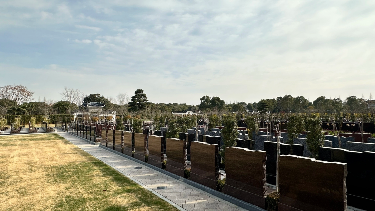 瀛新园草坪葬.png